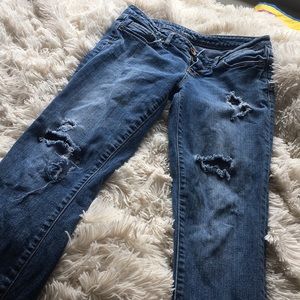 DISTRESSED AEROPOSTALE CROPPED JEANS! 💙💚
